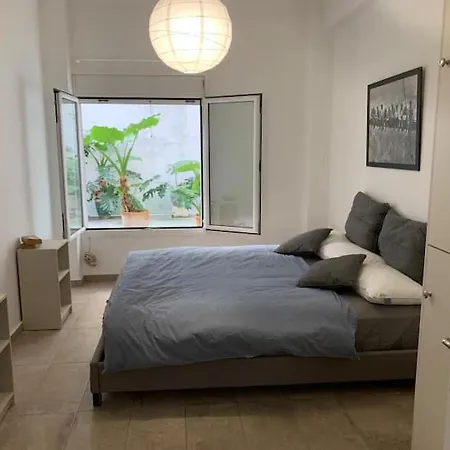 Downtown Flat - Sleeps 4 Apartment
