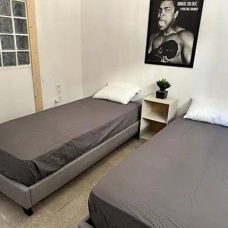 Downtown Flat - Sleeps 4 * Athens
