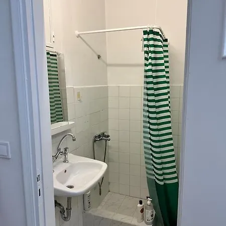 Downtown Flat - Sleeps 4 * Athens